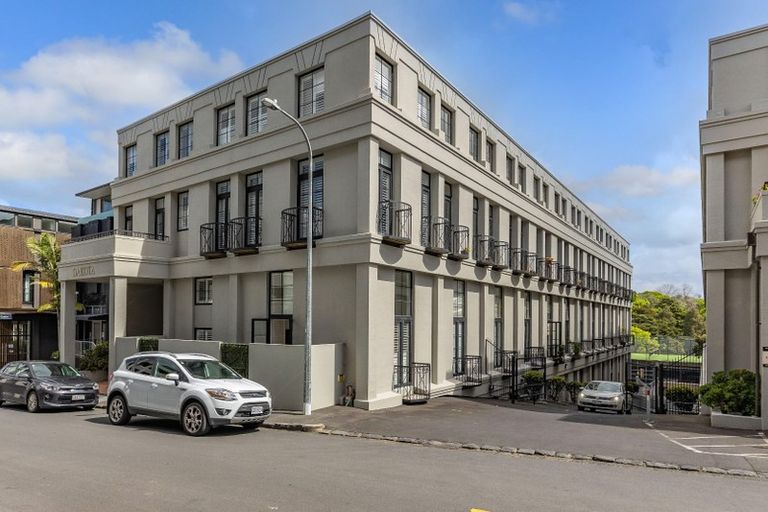 Photo of property in 5 Cheshire Street, Cannons Creek, Porirua, 5024