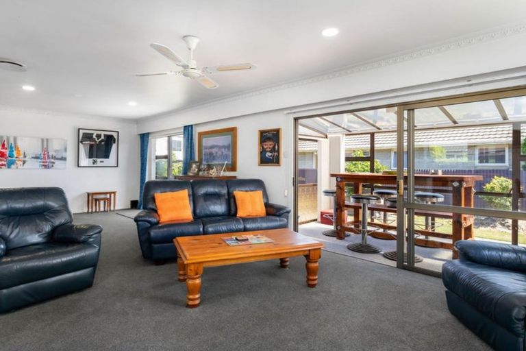 Photo of property in 15 Cunningham Place, Halswell, Christchurch, 8025