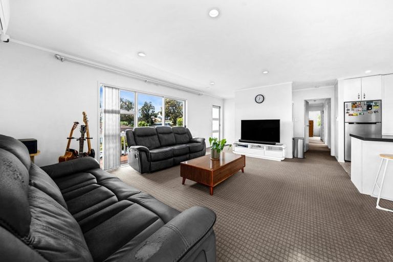 Photo of property in 2 Talmar Place, Massey, Auckland, 0614