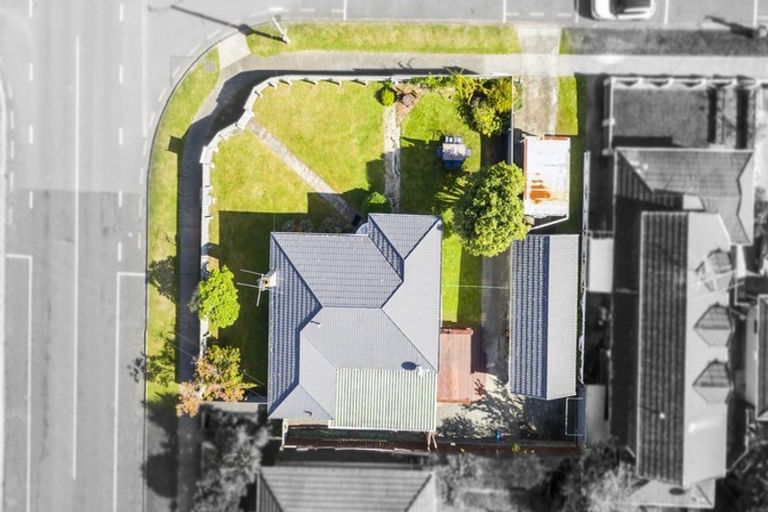 Photo of property in 2 Oxford Crescent, Ebdentown, Upper Hutt, 5018