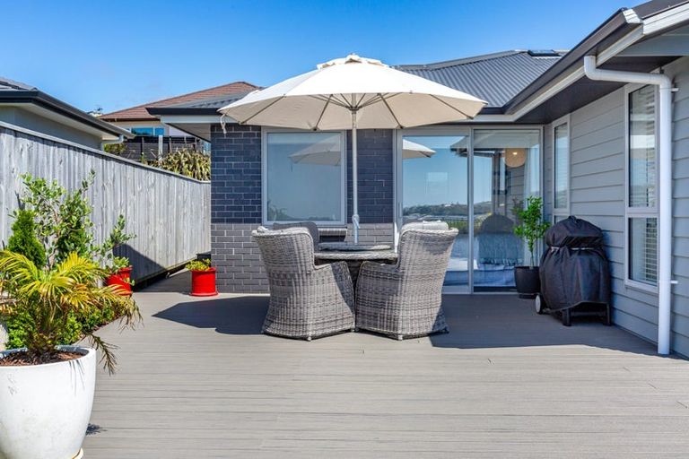 Photo of property in 5 Margaret Shields Avenue, Aotea, Porirua, 5024