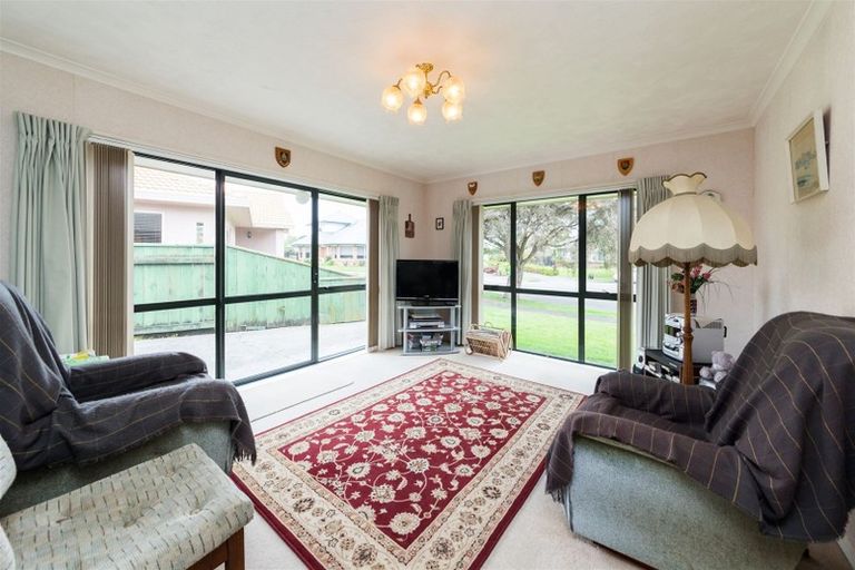 Photo of property in 27 Caroline Crescent, Highbury, Palmerston North, 4412