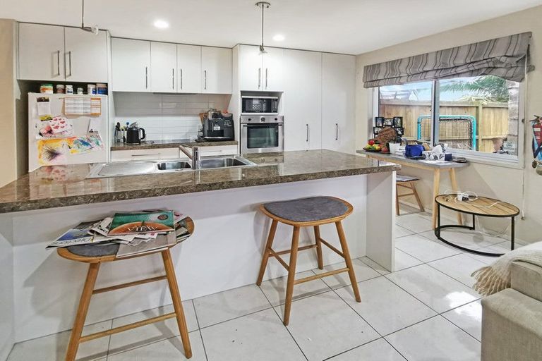 Photo of property in 17 Brennan Avenue, Te Atatu Peninsula, Auckland, 0610