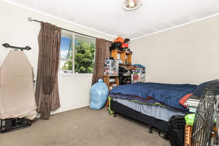 Photo of property in 86 Rosewarne Crescent, Glendene, Auckland, 0602