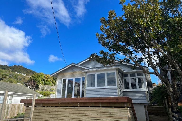 Photo of property in 10 Burrows Avenue, Karori, Wellington, 6012