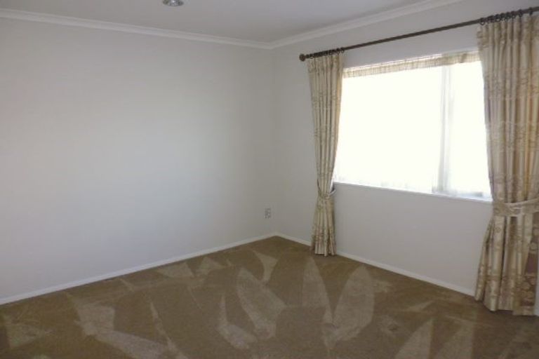 Photo of property in 13 Kereru Rise, Papakura, 2110