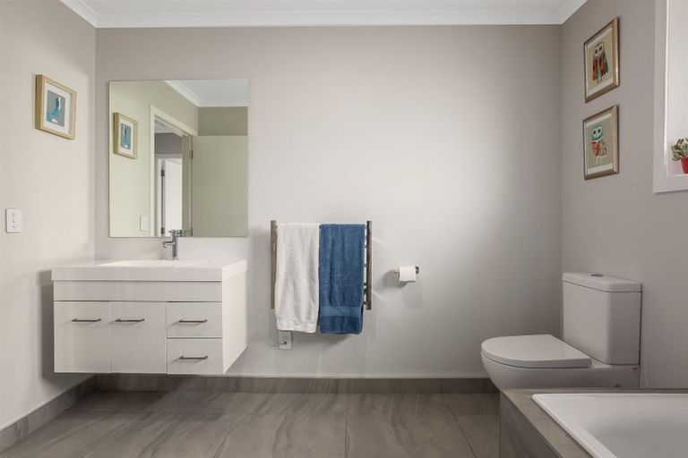 Photo of property in 25 Queen Charlotte Drive, Aotea, Porirua, 5024