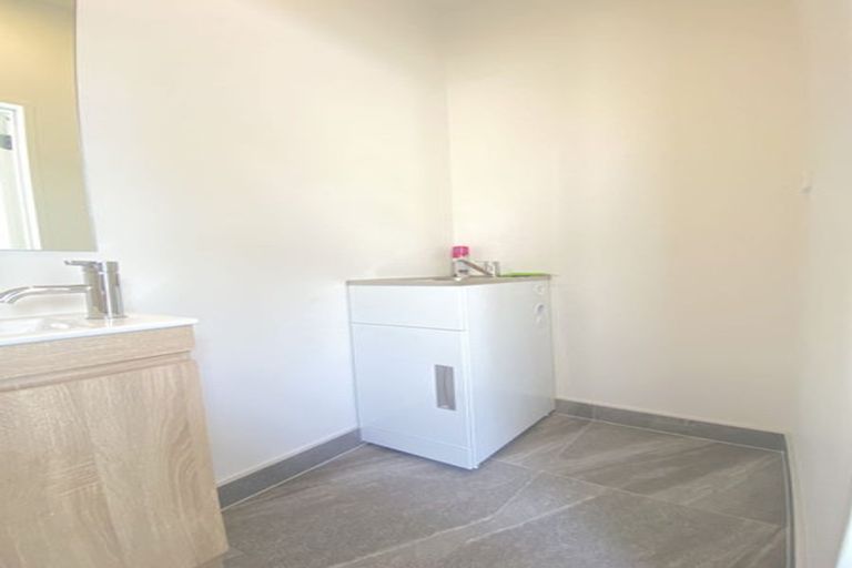 Photo of property in 2c Robin Lane, Browns Bay, Auckland, 0630