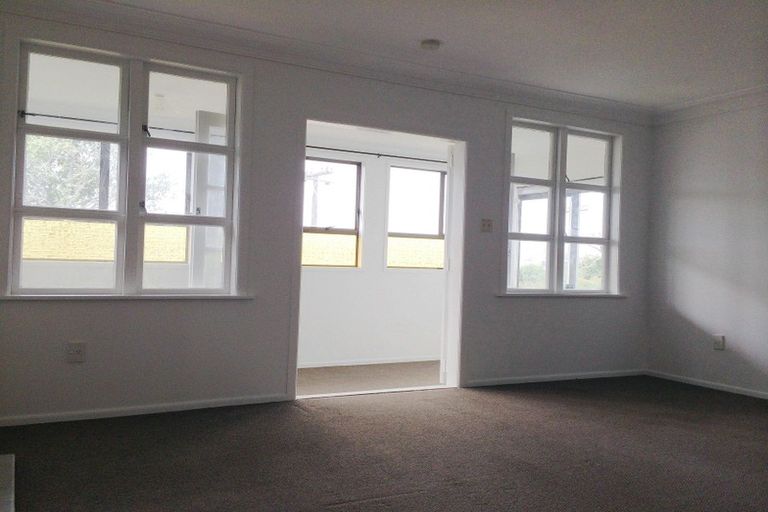 Photo of property in 2 Nield Road, Manurewa, Auckland, 2102