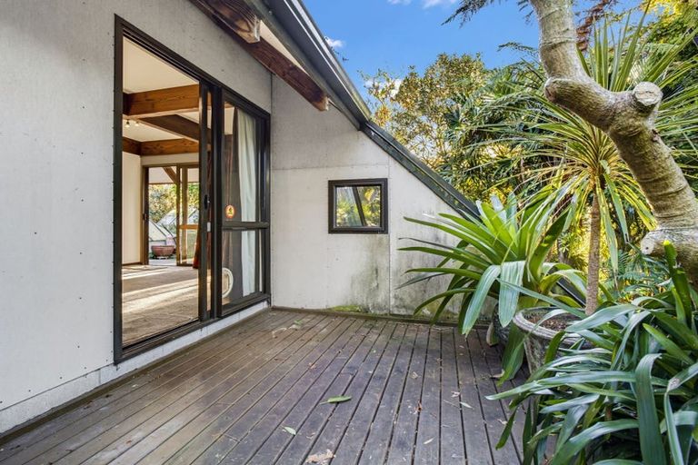 Photo of property in 17 Aquarius Drive, Kawaha Point, Rotorua, 3010