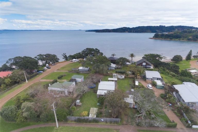 Photo of property in 26 Miami Avenue, Surfdale, Waiheke Island, 1081