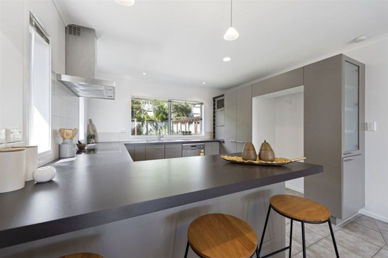 Photo of property in 9 Hillford Place, Welcome Bay, Tauranga, 3175