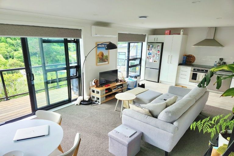 Photo of property in 6 Ara Patukawenga, Tawa, Wellington, 5028