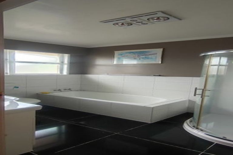 Photo of property in 6 Robert Grigg Place, Hamilton East, Hamilton, 3216