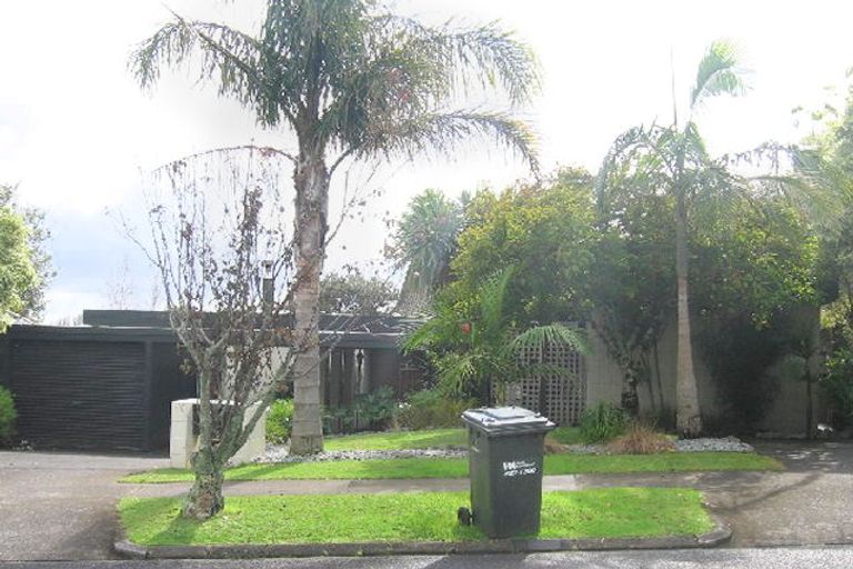 Photo of property in 33 The Crest, Sunnyhills, Auckland, 2010
