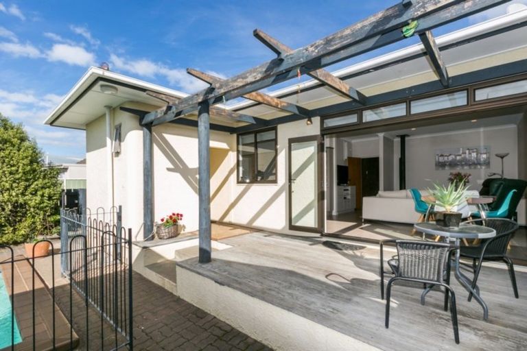 Photo of property in 6 Hinton Road, Taradale, Napier, 4112