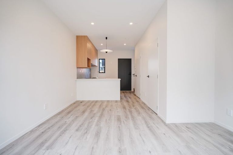 Photo of property in 11 Tokarewa Close, Mount Wellington, Auckland, 1062