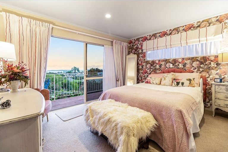 Photo of property in 4 Astor Place, Orewa, 0931