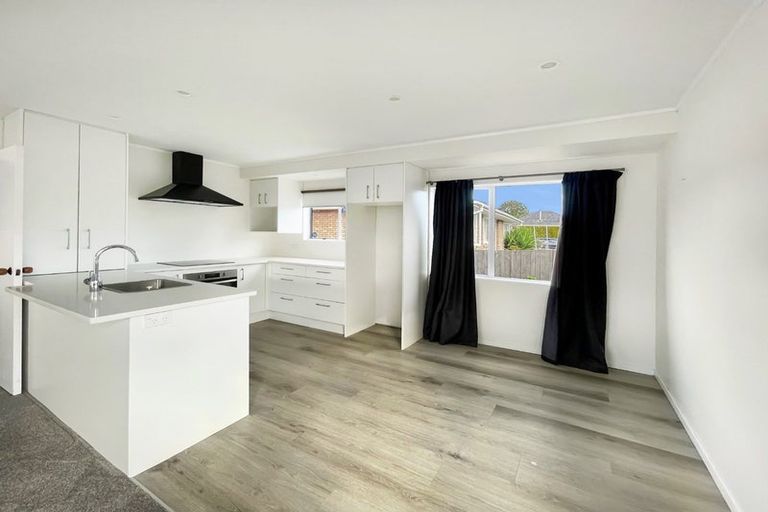 Photo of property in 1/12 Brookfield Road, Te Atatu Peninsula, Auckland, 0610