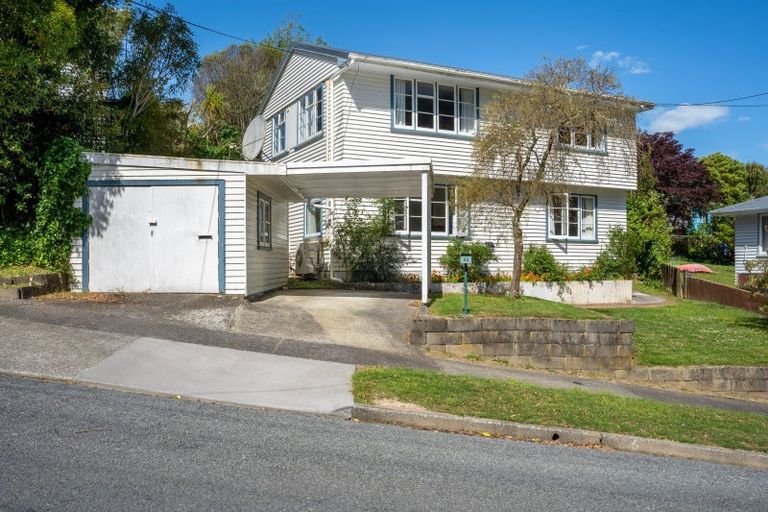 Photo of property in 52 Bird Grove, Stokes Valley, Lower Hutt, 5019
