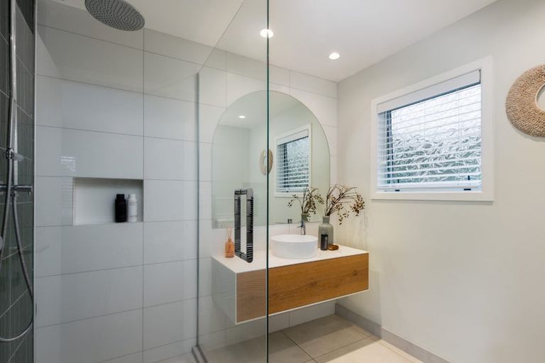 Photo of property in 29 Cliff Road, Torbay, Auckland, 0630