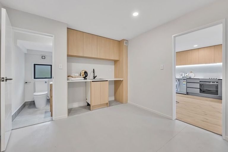 Photo of property in 25c Lavery Place, Sunnynook, Auckland, 0632