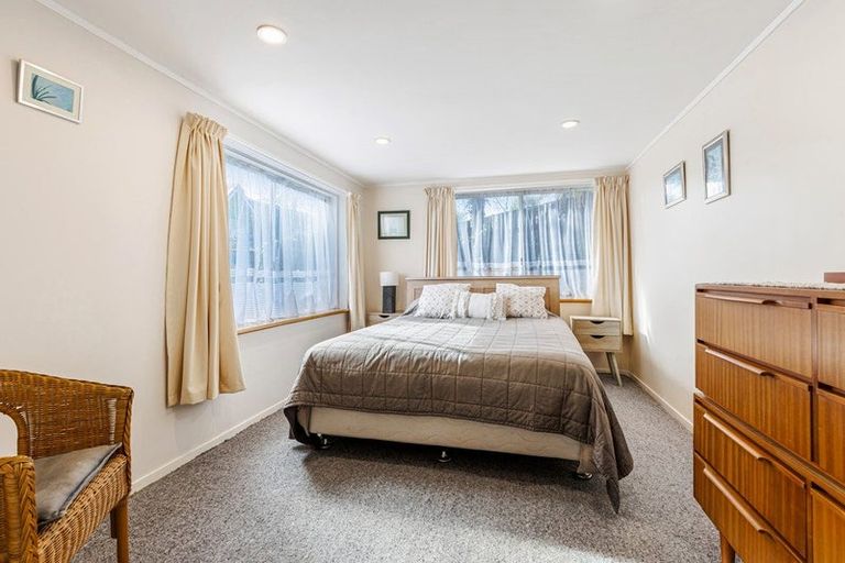 Photo of property in 22 Opanuku Road, Henderson Valley, Auckland, 0612