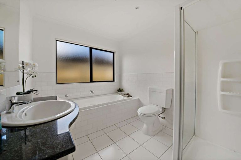 Photo of property in 25 Erne Crescent, East Tamaki, Auckland, 2016