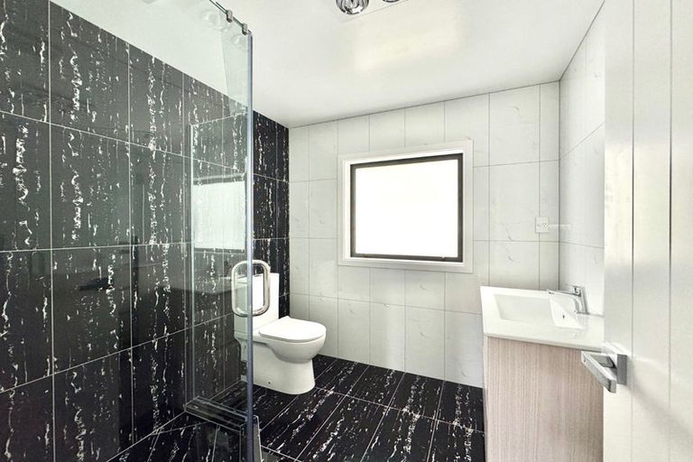 Photo of property in 8b Kelvyn Grove, Hillpark, Auckland, 2102