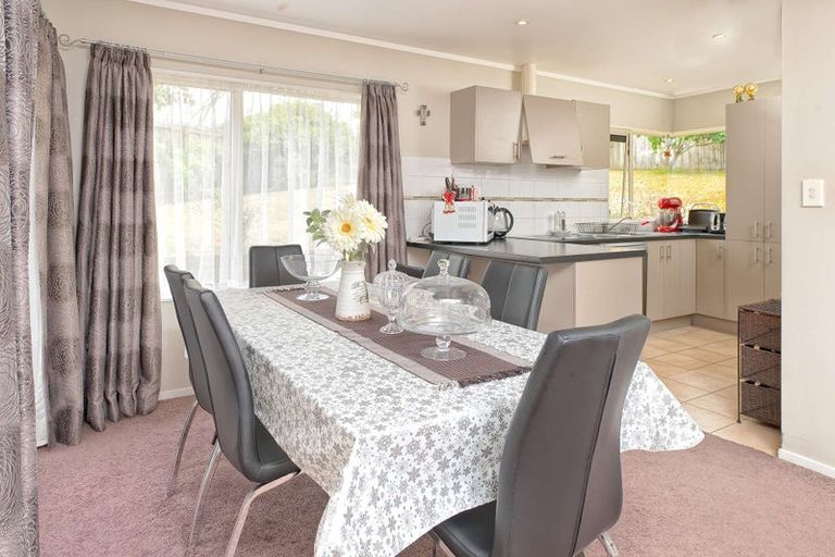 Photo of property in 3 Bernina Place, Weymouth, Auckland, 2103