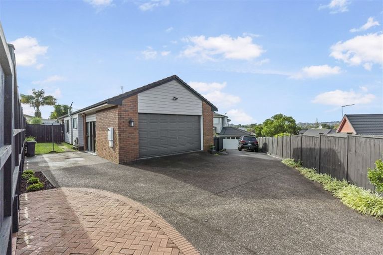 Photo of property in 3 Citation Way, Botany Downs, Auckland, 2010