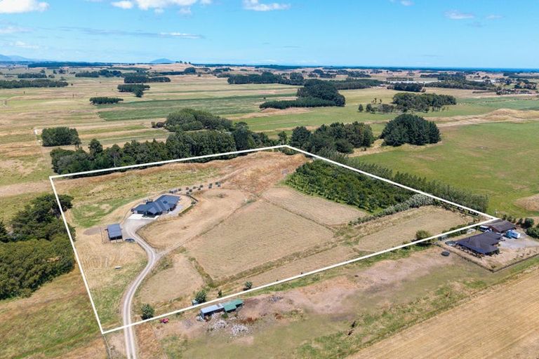 Photo of property in 947 Koputaroa Road, Koputaroa, Levin, 5575