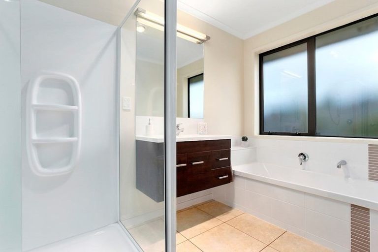 Photo of property in 36 Madison Terrace, Silverdale, 0932