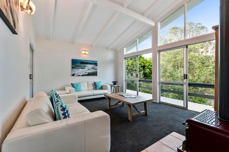 Photo of property in 19 Wirihana Road, Titirangi, Auckland, 0604