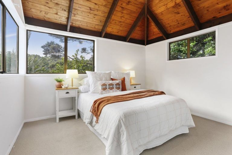 Photo of property in 1/16 Learmonth Avenue, Birkenhead, Auckland, 0626