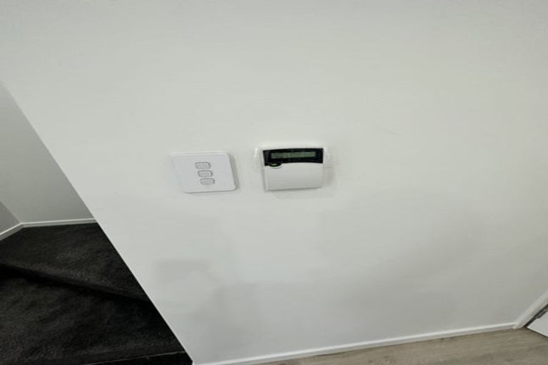 Photo of property in 2/77 Glenmore Road, Sunnyhills, Auckland, 2010