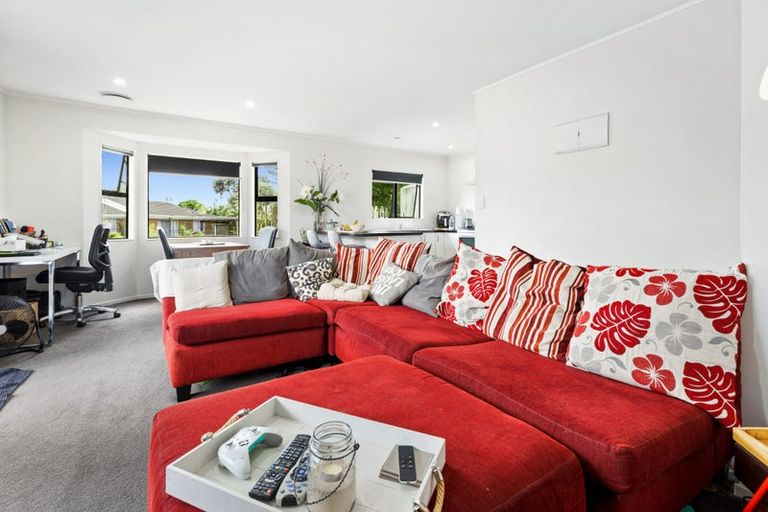 Photo of property in Peninsula Primary School, 61 Wharf Road, Te Atatu Peninsula, Auckland, 0610