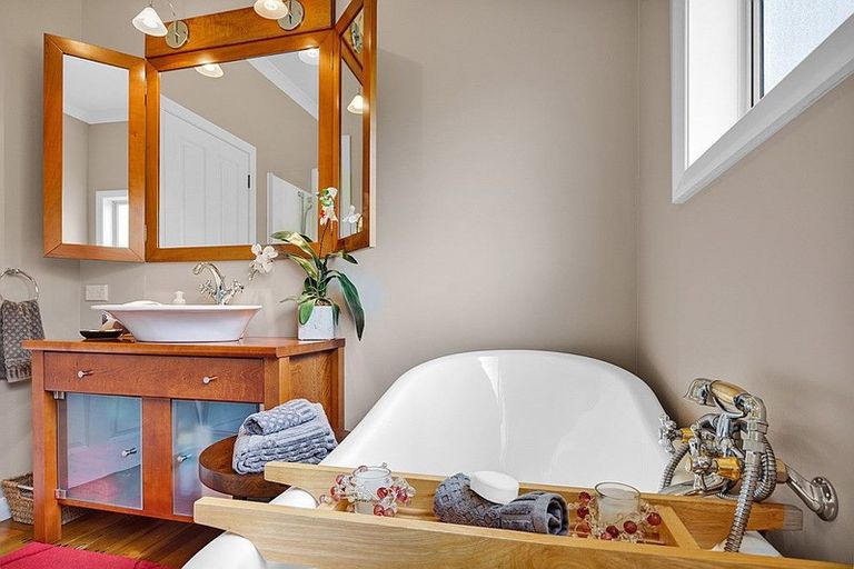 Photo of property in 5171b Mountain Road, Eltham, 4398