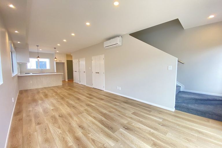 Photo of property in 35 Kaimai Avenue, Massey, Auckland, 0614