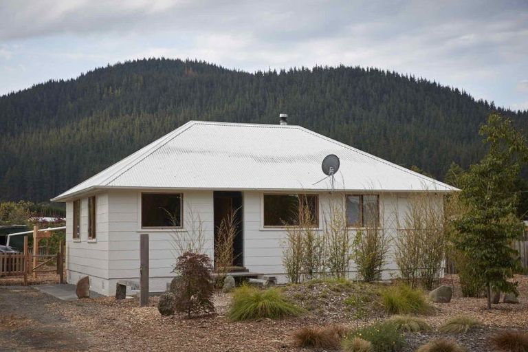 Photo of property in 1 Shaw Road, Eskdale, Napier, 4182