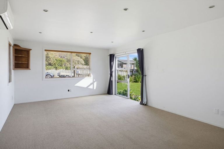 Photo of property in 5 Mayfair Place, Westown, New Plymouth, 4310
