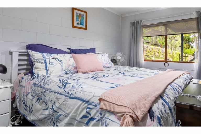 Photo of property in 42 Opanuku Road, Henderson Valley, Auckland, 0612