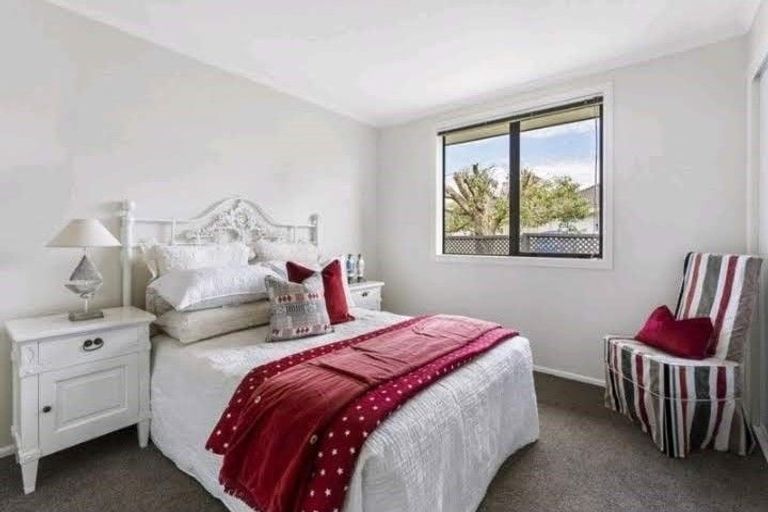 Photo of property in 19 Corrofin Drive, East Tamaki, Auckland, 2013