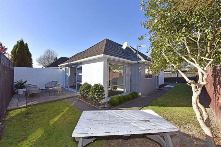 Photo of property in 2/9a Norfolk Street, St Albans, Christchurch, 8052