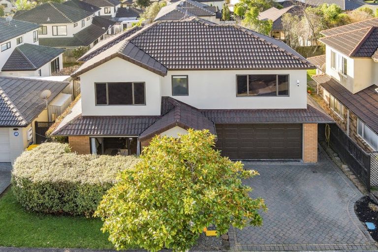 Photo of property in 4 Bridgefield Crescent, Flat Bush, Auckland, 2016