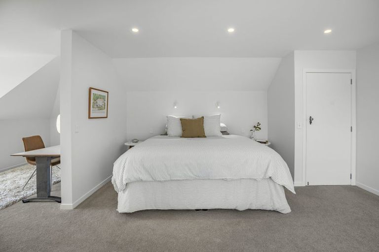 Photo of property in 23 Pukatea Street, Eastbourne, Lower Hutt, 5013