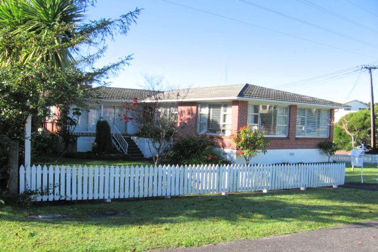 Photo of property in 43 Tiroroa Avenue, Te Atatu South, Auckland, 0610