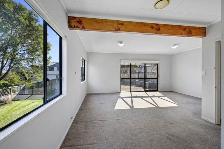 Photo of property in 7 Larsen Place, Merrilands, New Plymouth, 4312