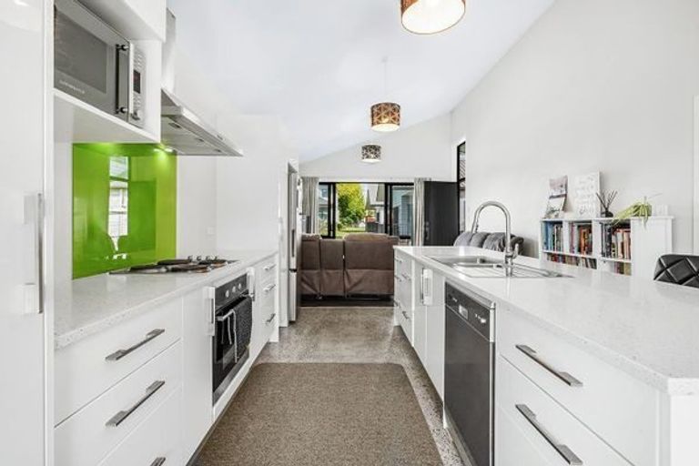 Photo of property in 2/4 Shakespeare Avenue, Enderley, Hamilton, 3214