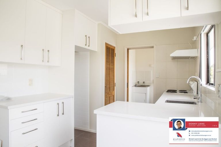 Photo of property in 12 Tetrarch Place, Totara Vale, Auckland, 0629